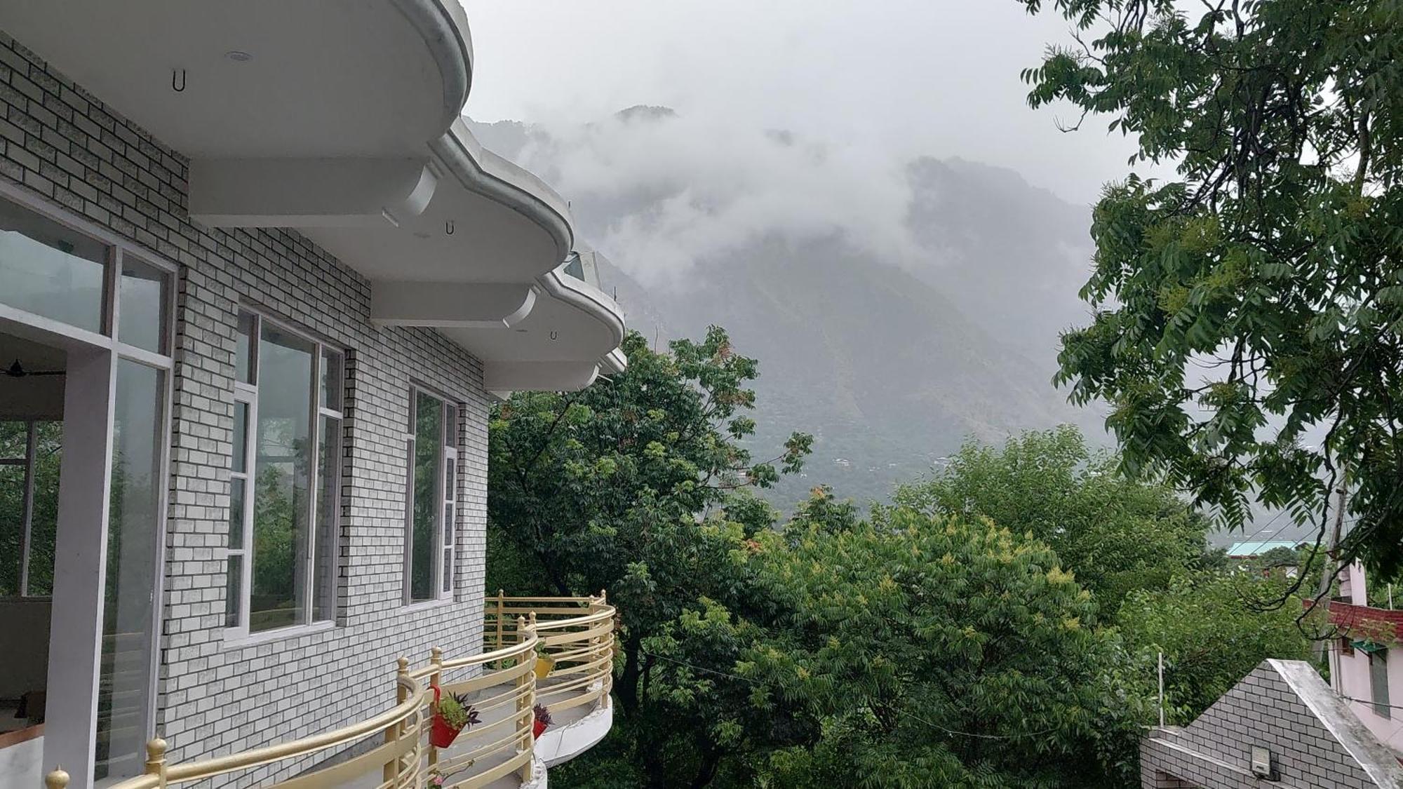 Gazing Moon Homestay Shamshi Exterior foto